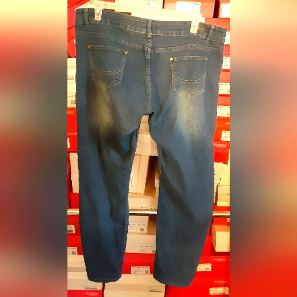 City Ink Gently used size 22 medium wash faded straight leg stretchy jeans - Picture 2 of 2